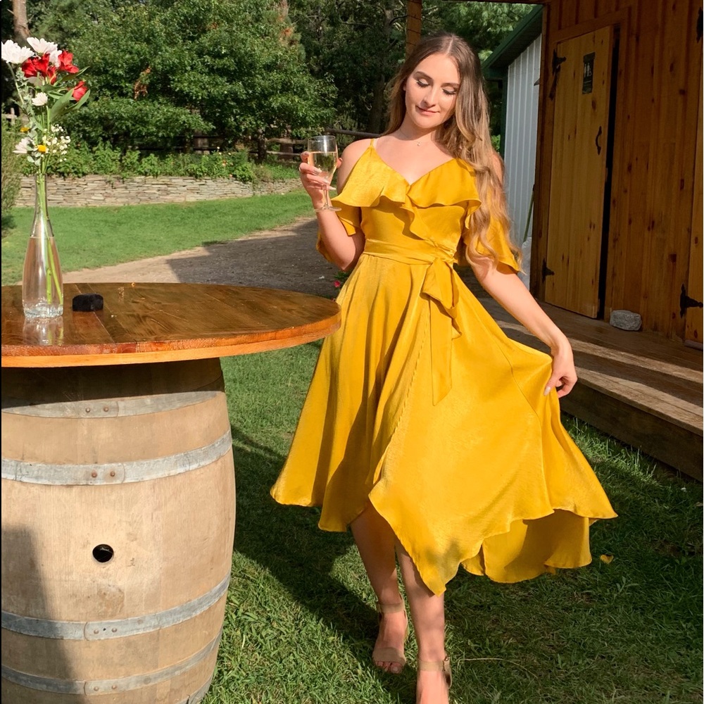 Lulu’s Yellow Flowy Dress!